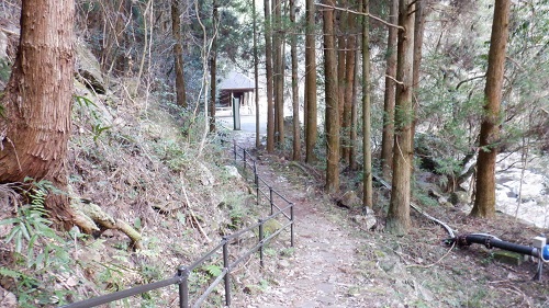 福貴野の滝の遊歩道からの出口