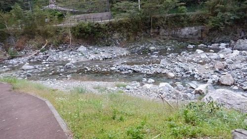 白滝公園と横を流れる川